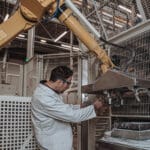 Engineer aan het werk bij Euro Support Uden in de chemische industrie